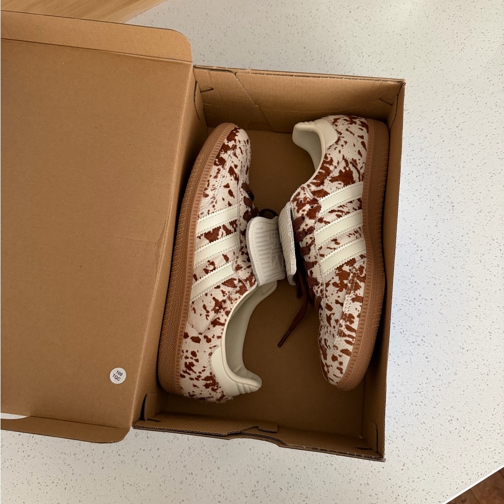 Sambas LT in Off White, Lucid Pink, & Gum - Picture 9 of 10